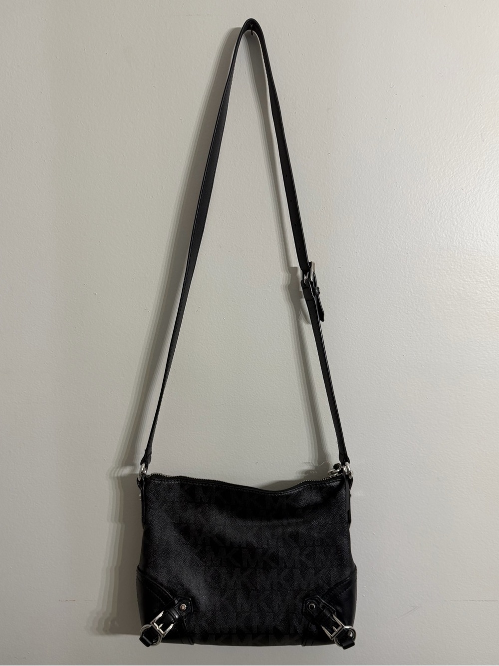 Michael Kors Fallon Medium Messenger Bag - Picture 2 of 6